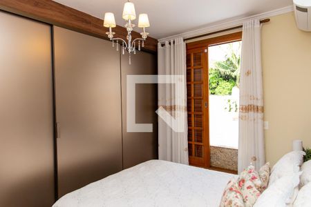 Casa à venda com 225m², 4 quartos e 2 vagasQuarto Suíte