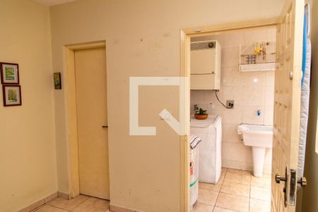 Casa à venda com 225m², 4 quartos e 2 vagasQuarto Serviço - Suíte