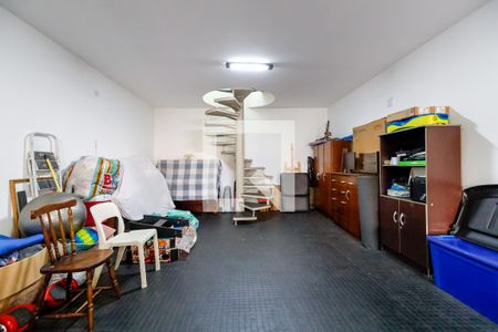 Casa à venda com 253m², 3 quartos e 4 vagas Casa à venda com 253m², 3 quartos e 4 vagasPorão