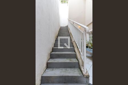 Casa à venda com 253m², 3 quartos e 4 vagas Casa à venda com 253m², 3 quartos e 4 vagasEscadas Salão