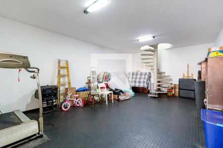 Casa à venda com 253m², 3 quartos e 4 vagas Casa à venda com 253m², 3 quartos e 4 vagasPorão