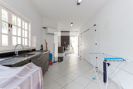 Casa à venda com 253m², 3 quartos e 4 vagas Casa à venda com 253m², 3 quartos e 4 vagasSalão