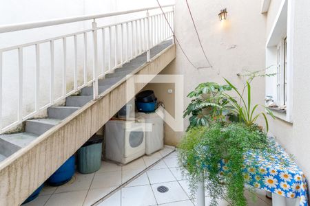 Casa à venda com 253m², 3 quartos e 4 vagas Casa à venda com 253m², 3 quartos e 4 vagasQuintal