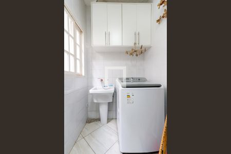 Casa à venda com 253m², 3 quartos e 4 vagas Casa à venda com 253m², 3 quartos e 4 vagasÁrea de Serviço