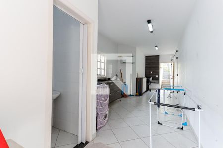 Casa à venda com 253m², 3 quartos e 4 vagas Casa à venda com 253m², 3 quartos e 4 vagasSalão