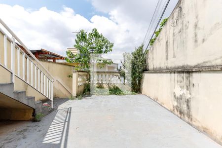 Casa à venda com 253m², 3 quartos e 4 vagas Casa à venda com 253m², 3 quartos e 4 vagasVaranda