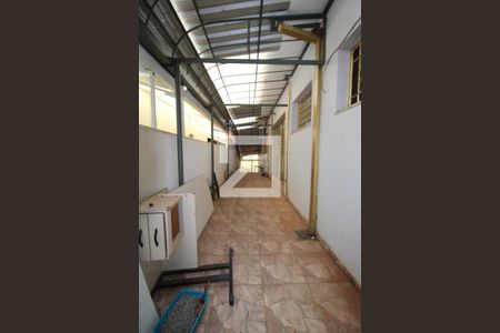 Casa à venda com 412m², 4 quartos e 5 vagasCorredor externo