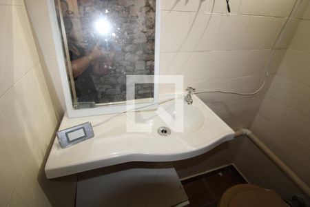 Casa à venda com 412m², 4 quartos e 5 vagasBanheiro inferior 1