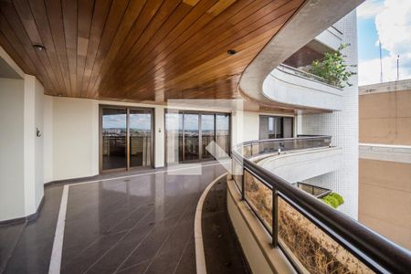 Apartamento à venda com 490m², 6 quartos e 4 vagasVaranda da Sala