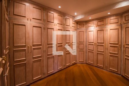 Apartamento à venda com 490m², 6 quartos e 4 vagasCloset da suíte 1