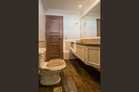 Apartamento à venda com 490m², 6 quartos e 4 vagasBanheiro da Suíte 2