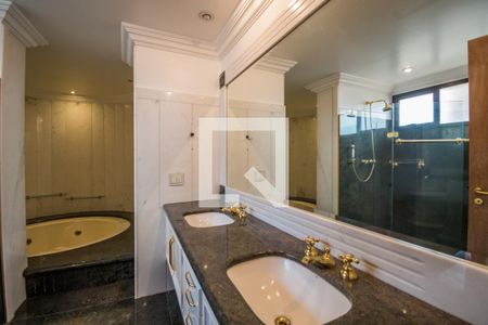 Apartamento à venda com 490m², 6 quartos e 4 vagasBanheiro da Suíte 1