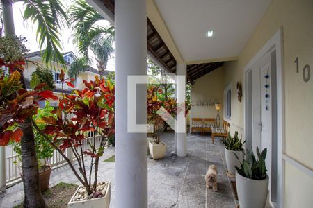 Casa de condomínio à venda com 167m², 4 quartos e 2 vagasQuintal
