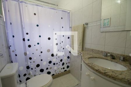 Casa de condomínio à venda com 167m², 4 quartos e 2 vagasBanheiro da Suíte 2