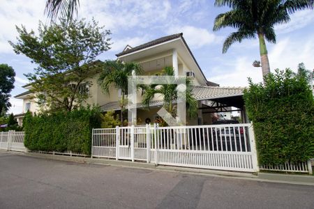 Casa de condomínio à venda com 167m², 4 quartos e 2 vagasFachada da Casa