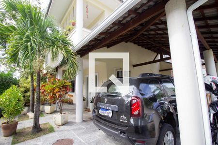 Casa de condomínio à venda com 167m², 4 quartos e 2 vagasQuintal