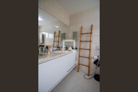 Casa de condomínio à venda com 167m², 4 quartos e 2 vagasBanheiro da Suíte 1