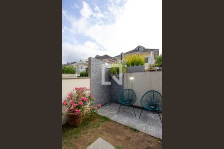 Casa de condomínio à venda com 167m², 4 quartos e 2 vagasChuveirão