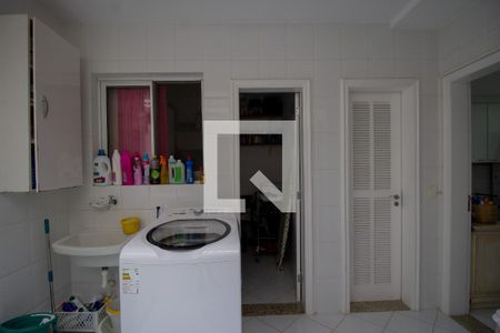 Casa de condomínio à venda com 167m², 4 quartos e 2 vagasÁrea de Serviço