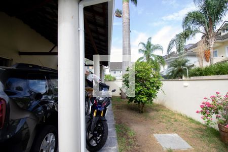 Casa de condomínio à venda com 167m², 4 quartos e 2 vagasQuintal