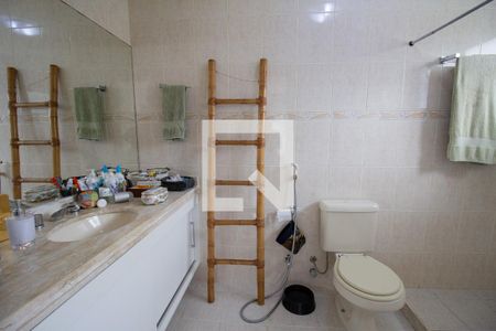 Casa de condomínio à venda com 167m², 4 quartos e 2 vagasBanheiro da Suíte 1