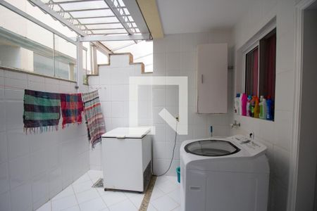 Casa de condomínio à venda com 167m², 4 quartos e 2 vagasÁrea de ServiçoÁrea de Serviço