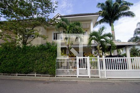 Casa de condomínio à venda com 167m², 4 quartos e 2 vagasFachada da Casa