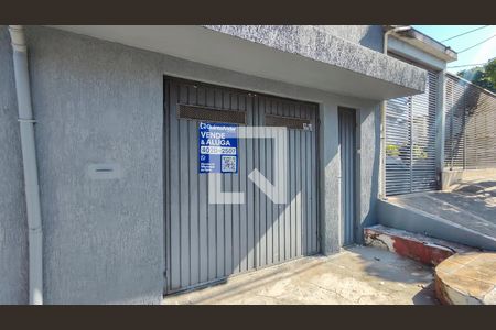 Fachada de casa à venda com 2 quartos, 110m² em Vila Carbone, São Paulo