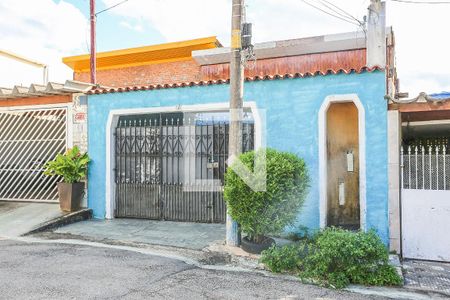 Casa à venda com 88m², 4 quartos e 2 vagas Casa à venda com 88m², 4 quartos e 2 vagasFachada