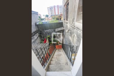 Casa à venda com 88m², 4 quartos e 2 vagas Casa à venda com 88m², 4 quartos e 2 vagasEscada