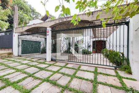 Casa para alugar com 400m², 4 quartos e 4 vagasFachada