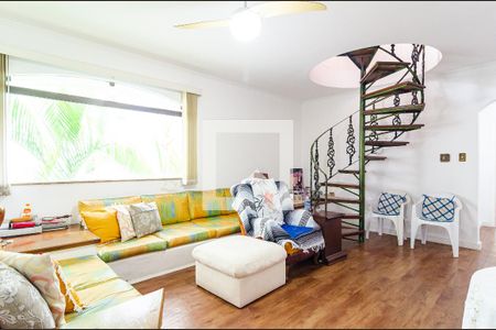 Casa para alugar com 400m², 4 quartos e 4 vagasHall dos Quartos