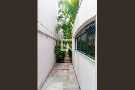 Casa para alugar com 400m², 4 quartos e 4 vagasCorredor Lateral