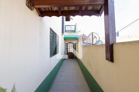 Casa à venda com 200m², 3 quartos e 3 vagasCorredor