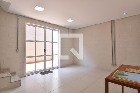 Casa de condomínio à venda com 110m², 2 quartos e 2 vagasSala