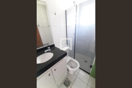 Banheiro de apartamento à venda com 2 quartos, 55m² em Santa Mônica, Belo Horizonte