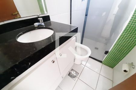 Banheiro de apartamento à venda com 2 quartos, 55m² em Santa Mônica, Belo Horizonte