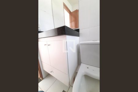 Banheiro de apartamento à venda com 2 quartos, 55m² em Santa Mônica, Belo Horizonte