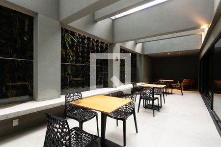 Apartamento para alugar com 32m², 1 quarto e 1 vaga Apartamento para alugar com 32m², 1 quarto e 1 vagaÁrea comum - Salão de festas