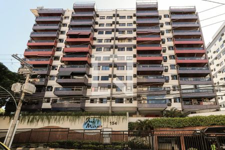 Apartamento à venda com 120m², 4 quartos e 2 vagasFachada