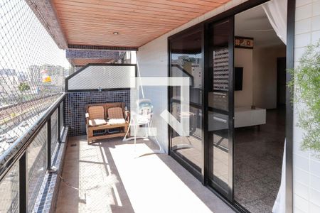 Apartamento à venda com 120m², 4 quartos e 2 vagasvaranda