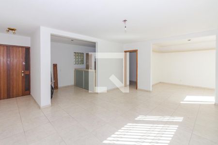 Sala de Apartamento com 2 quartos, 150m² Mont'Serrat