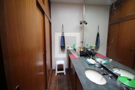 Casa à venda com 500m², 7 quartos e 4 vagasBanheiro da Suíte 1