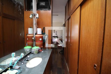 Casa à venda com 500m², 7 quartos e 4 vagasBanheiro da Suíte 1