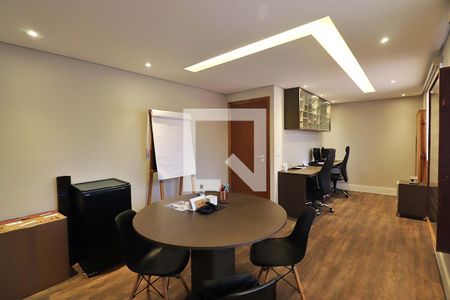 Casa à venda com 316m², 3 quartos e 6 vagasEscritório