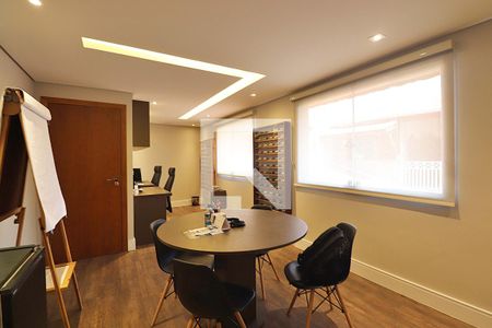 Casa à venda com 316m², 3 quartos e 6 vagasEscritório