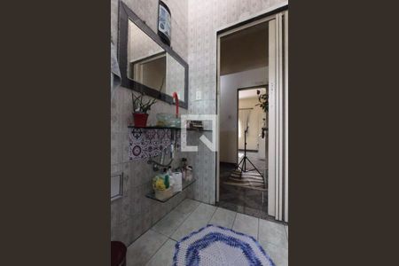 Casa à venda com 198m², 2 quartos e 2 vagasBanheiro