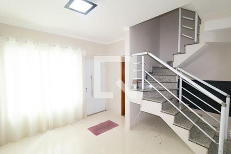 Sala de casa de condomínio para alugar com 2 quartos, 68m² em Parada Inglesa, São Paulo