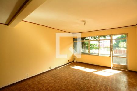 Sala de casa para alugar com 4 quartos, 256m² em Penha, Rio de Janeiro