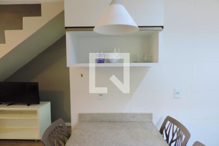 Sala de casa de condomínio para alugar com 2 quartos, 72m² em Barra da Lagoa, Florianópolis
